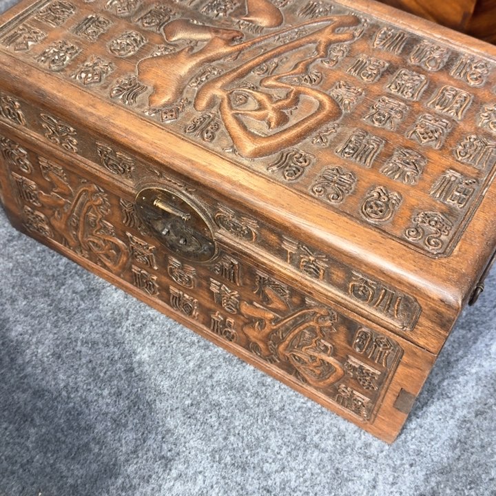 贡木百福大雕刻的