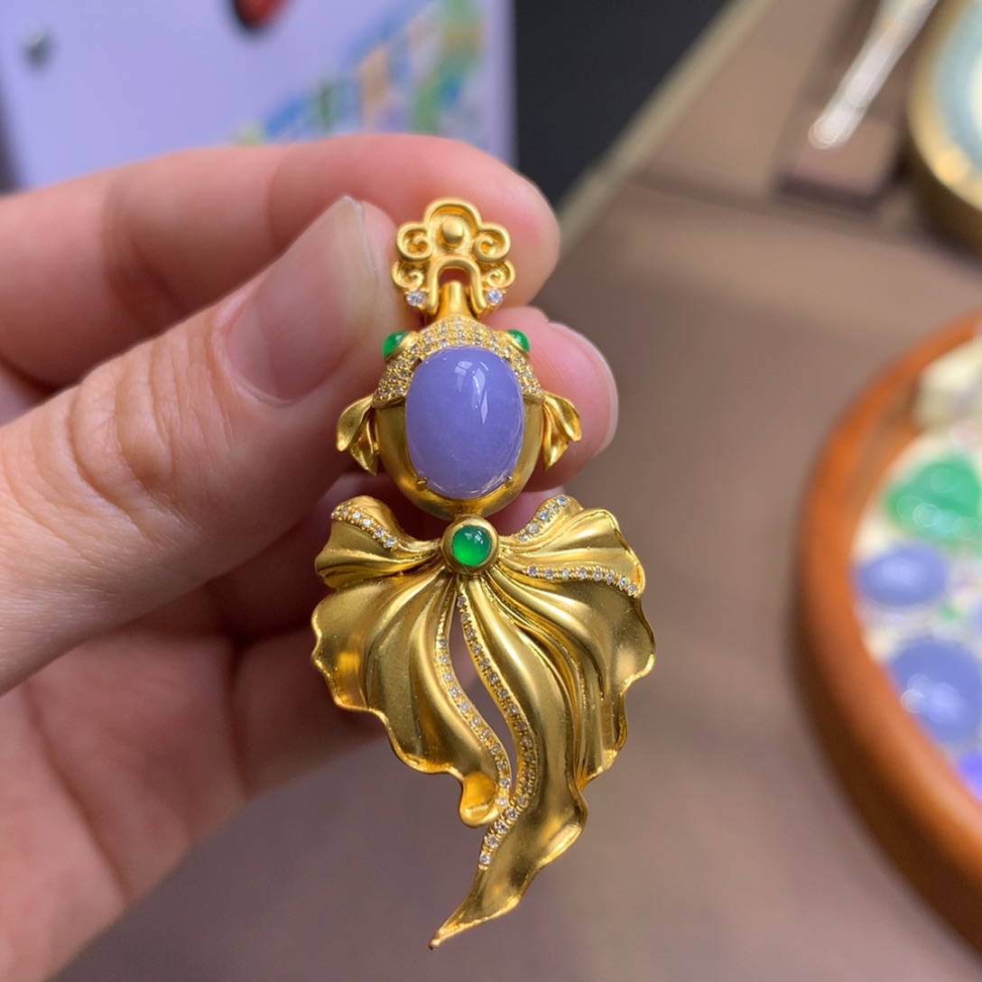 翡翠18K金镶嵌颈饰翡翠