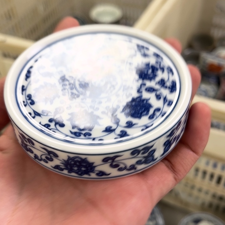 摆件瓷青花缠枝莲盖置