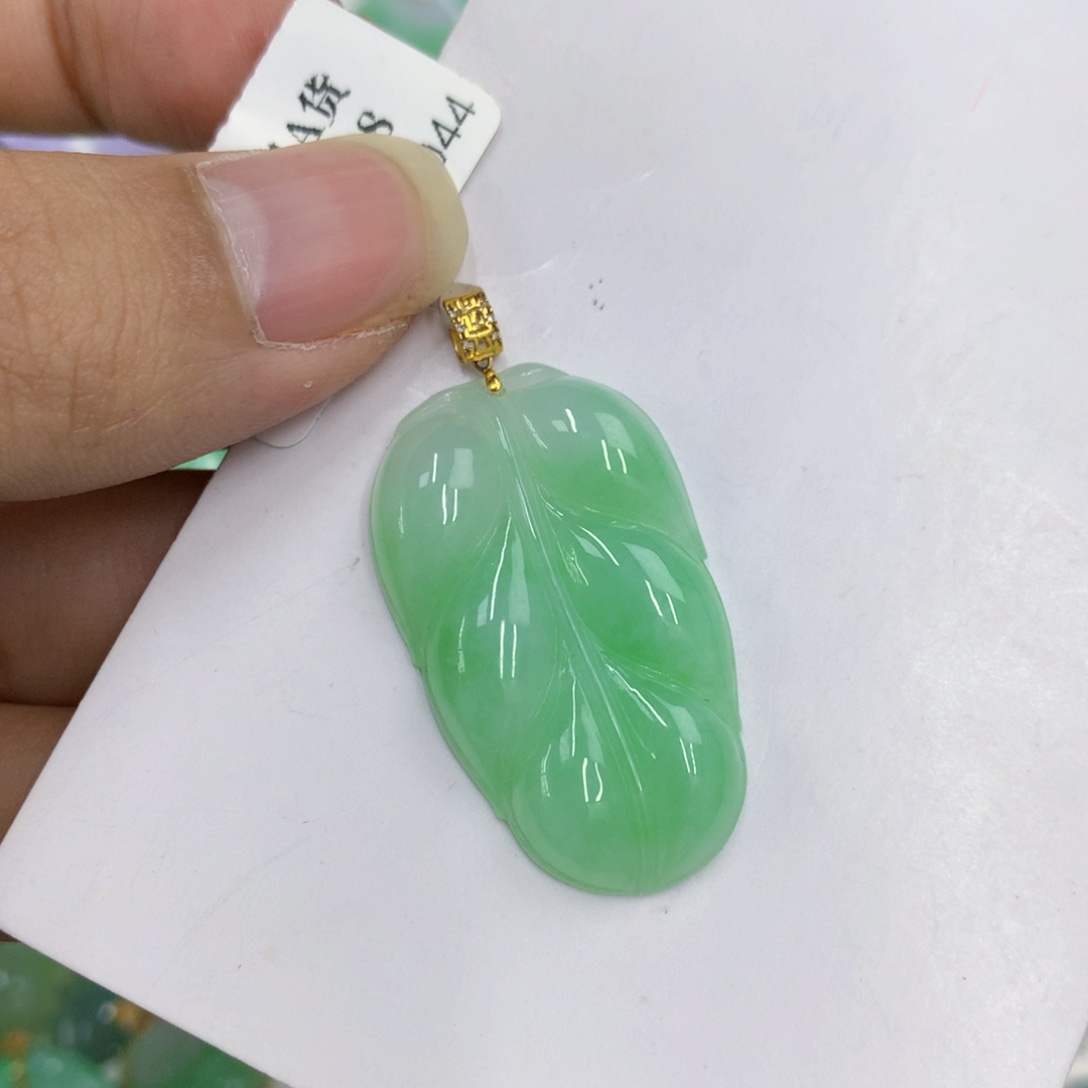 颈饰18K金镶嵌翡翠翡翠