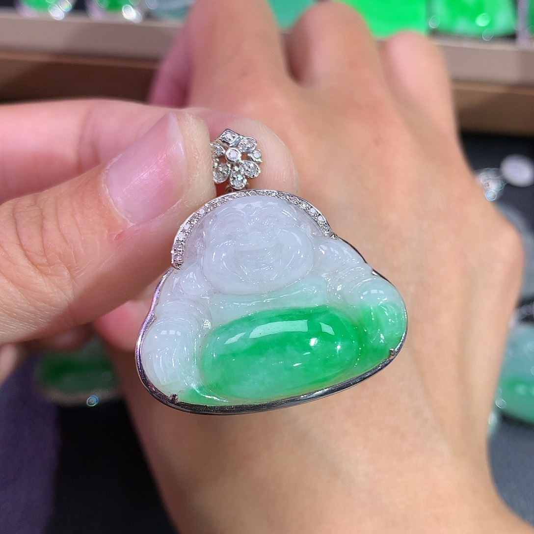 翡翠吊坠(赠链)18K金镶嵌