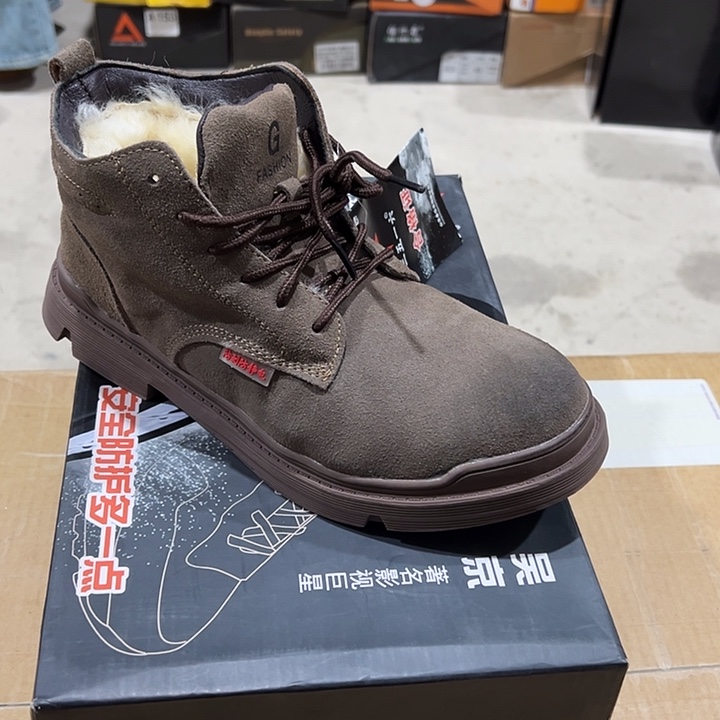 羊毛46码防砸防刺劳保鞋。