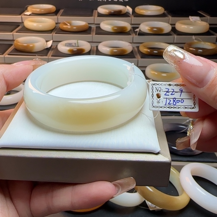 和田玉（糖玉）手镯未镶嵌