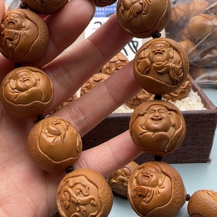 橄榄核手串沧**粟雕刻工艺