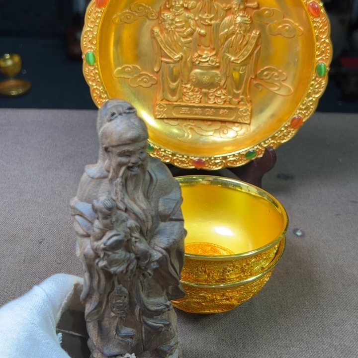 精品摆件工艺品等