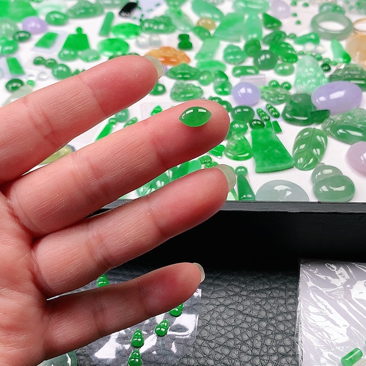 翡翠颈饰未镶嵌翡翠