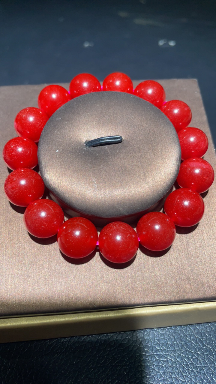 57  卡14鸡冠红手链