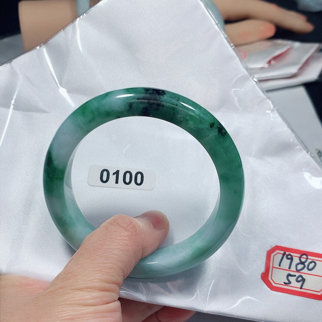 翡翠手镯未镶嵌天然缅甸A货翡翠手镯