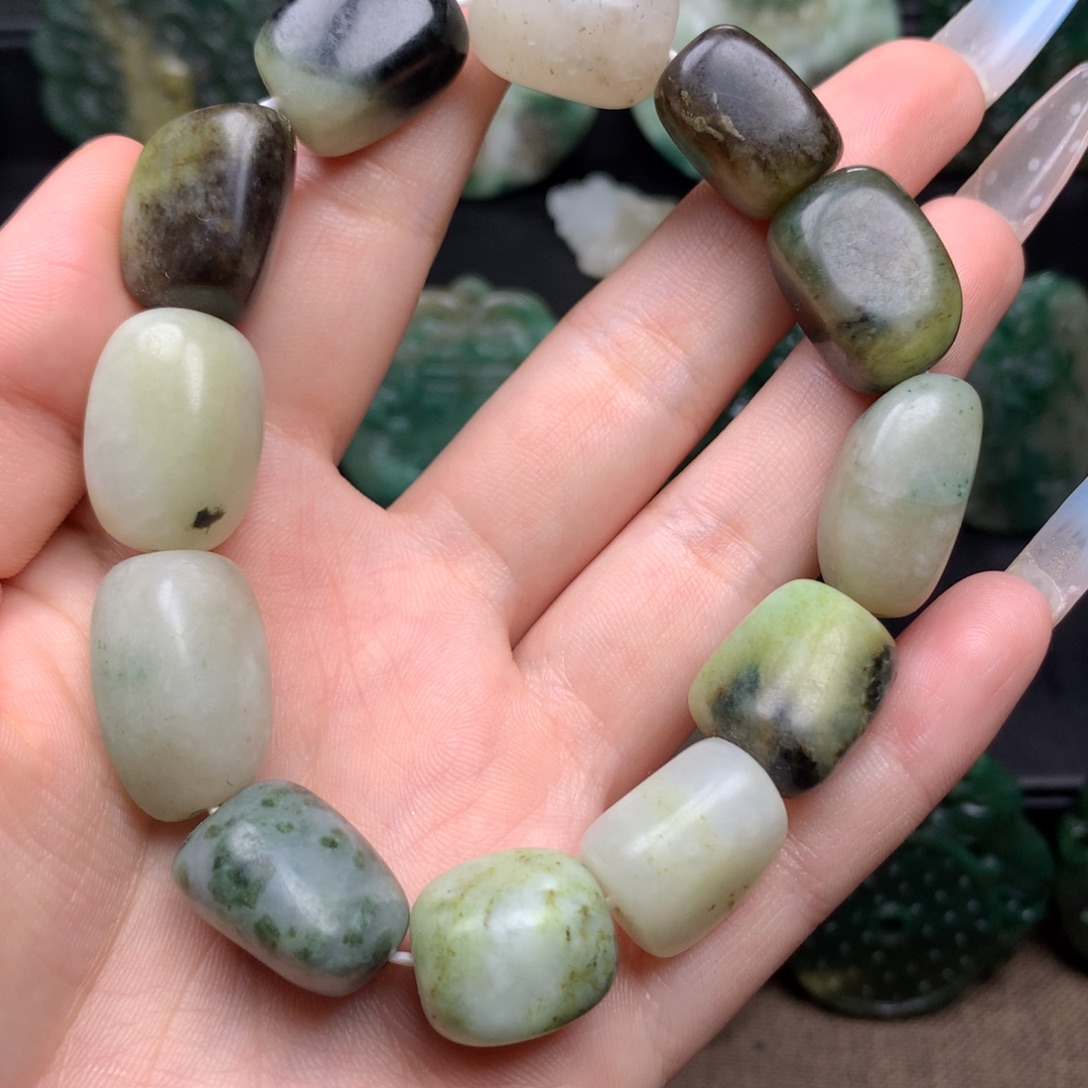 独山玉未镶嵌颈饰