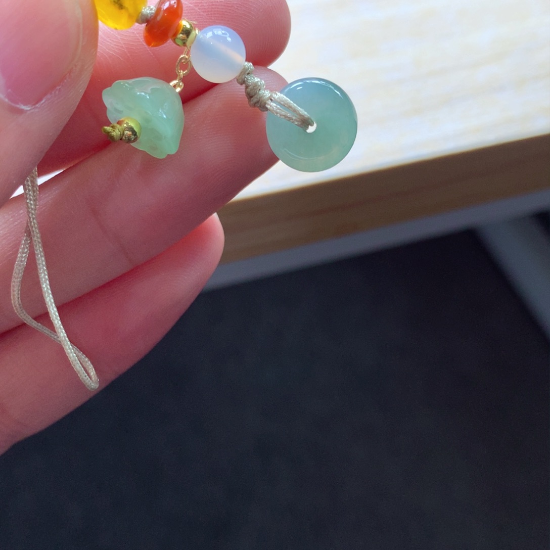 翡翠颈饰未镶嵌吊坠