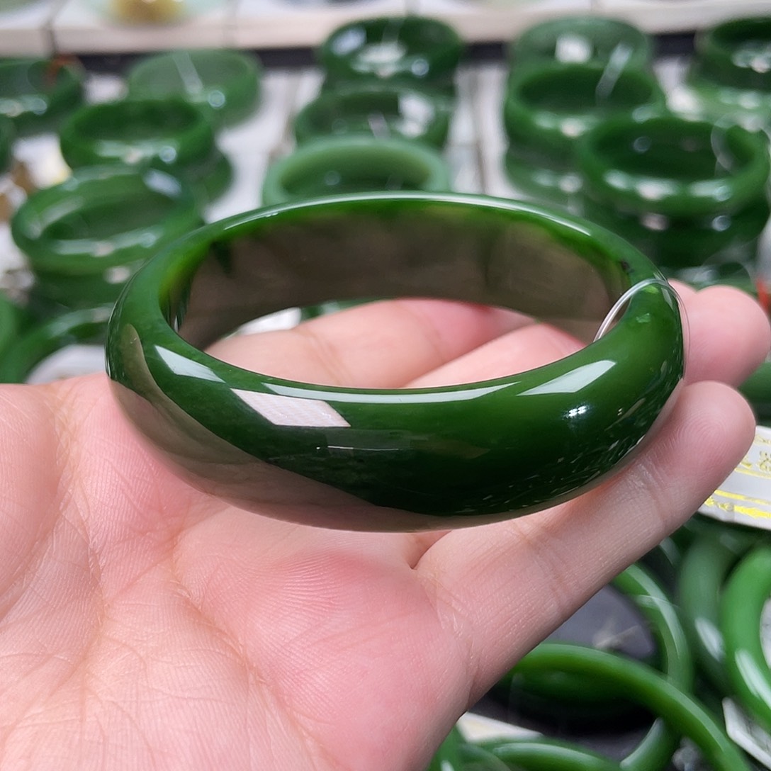 和田玉（碧玉）未镶嵌手镯