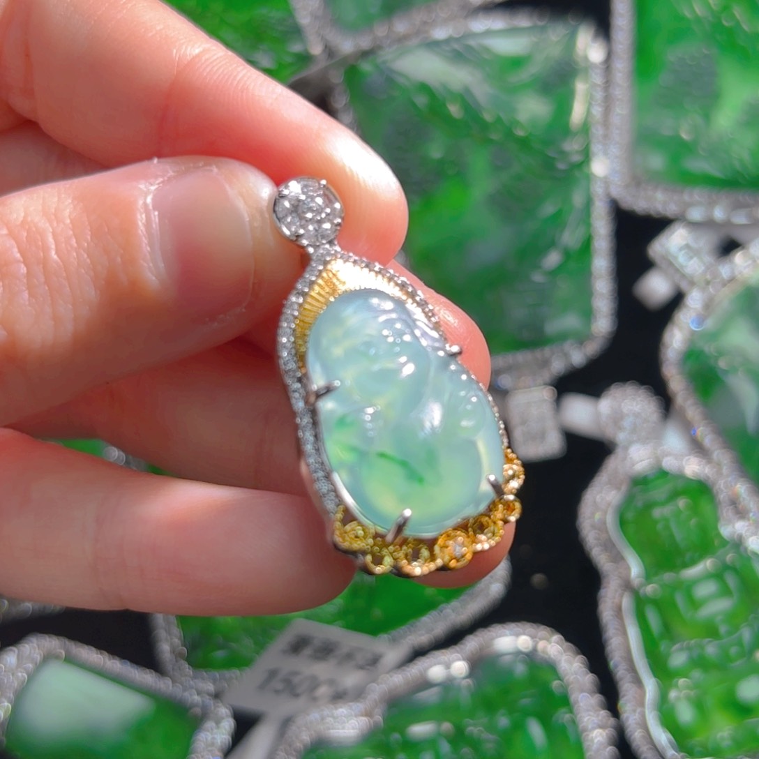 翡翠颈饰未镶嵌财神