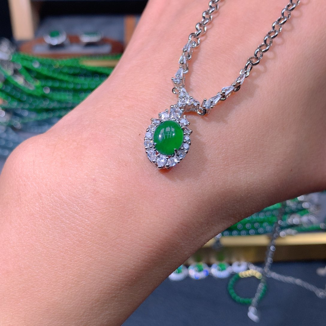 翡翠手链未镶嵌天然翡翠