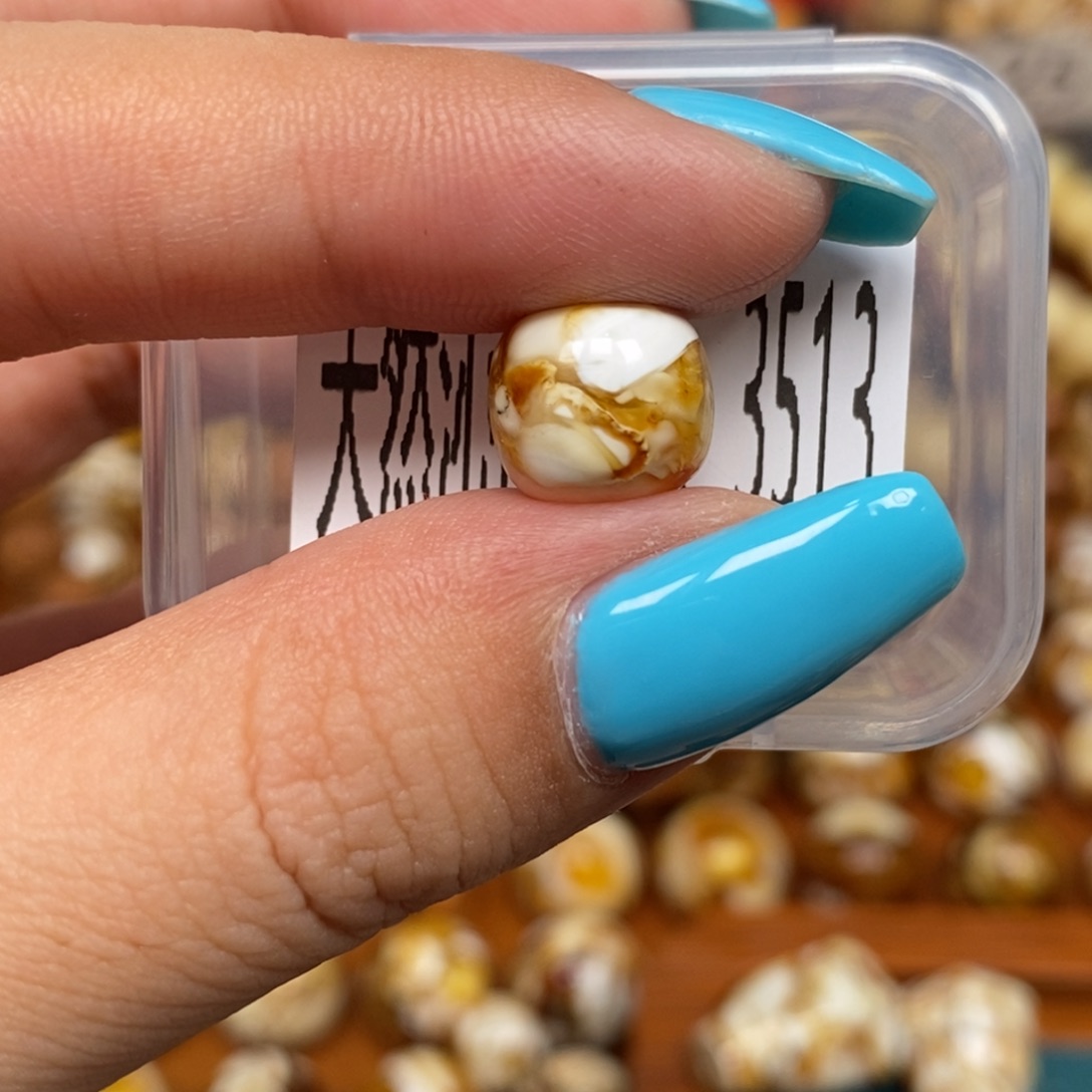 蜜蜡未镶嵌珠宝奇石3513