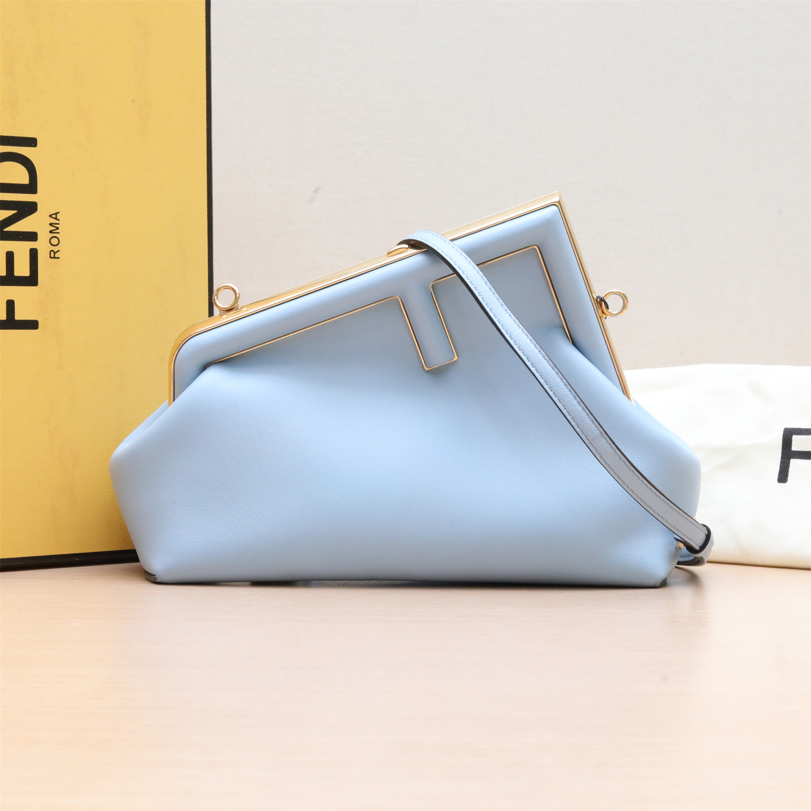 95新 FENDI/芬迪 单肩包 小号手袋 夹子包 蓝色P234551298