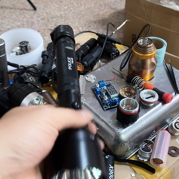 金*榴强光手电家用户外989