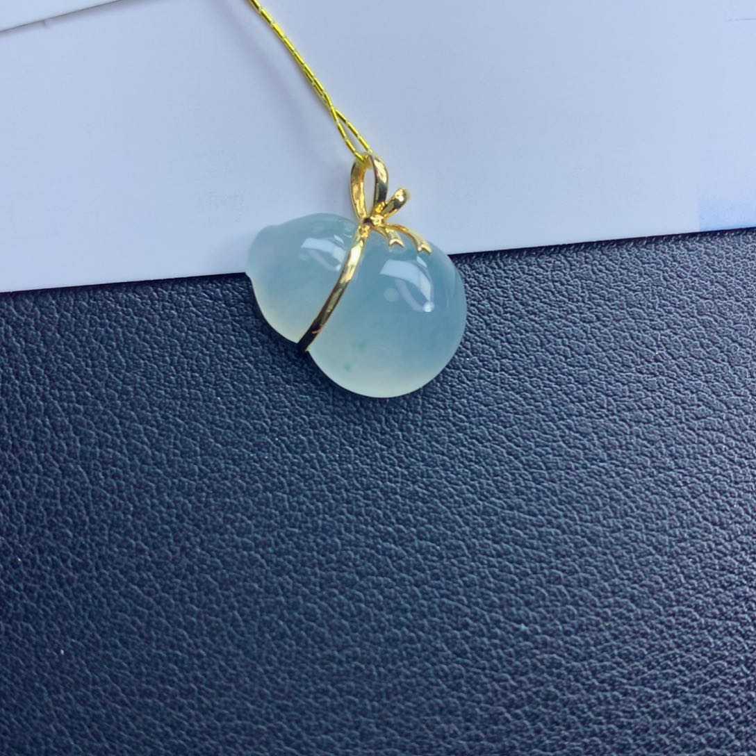 翡翠颈饰未镶嵌葫芦