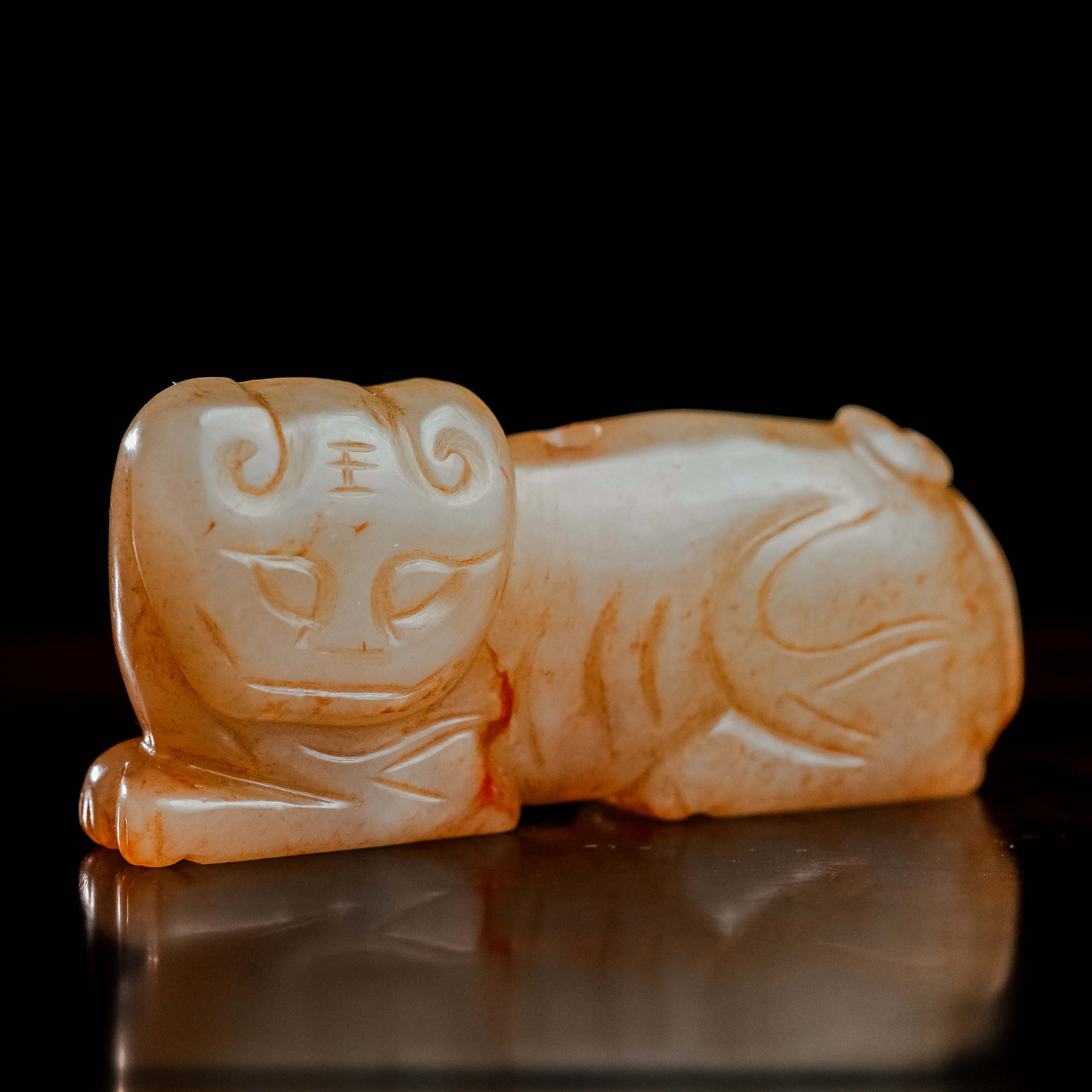 明代和田玉玉虎花件