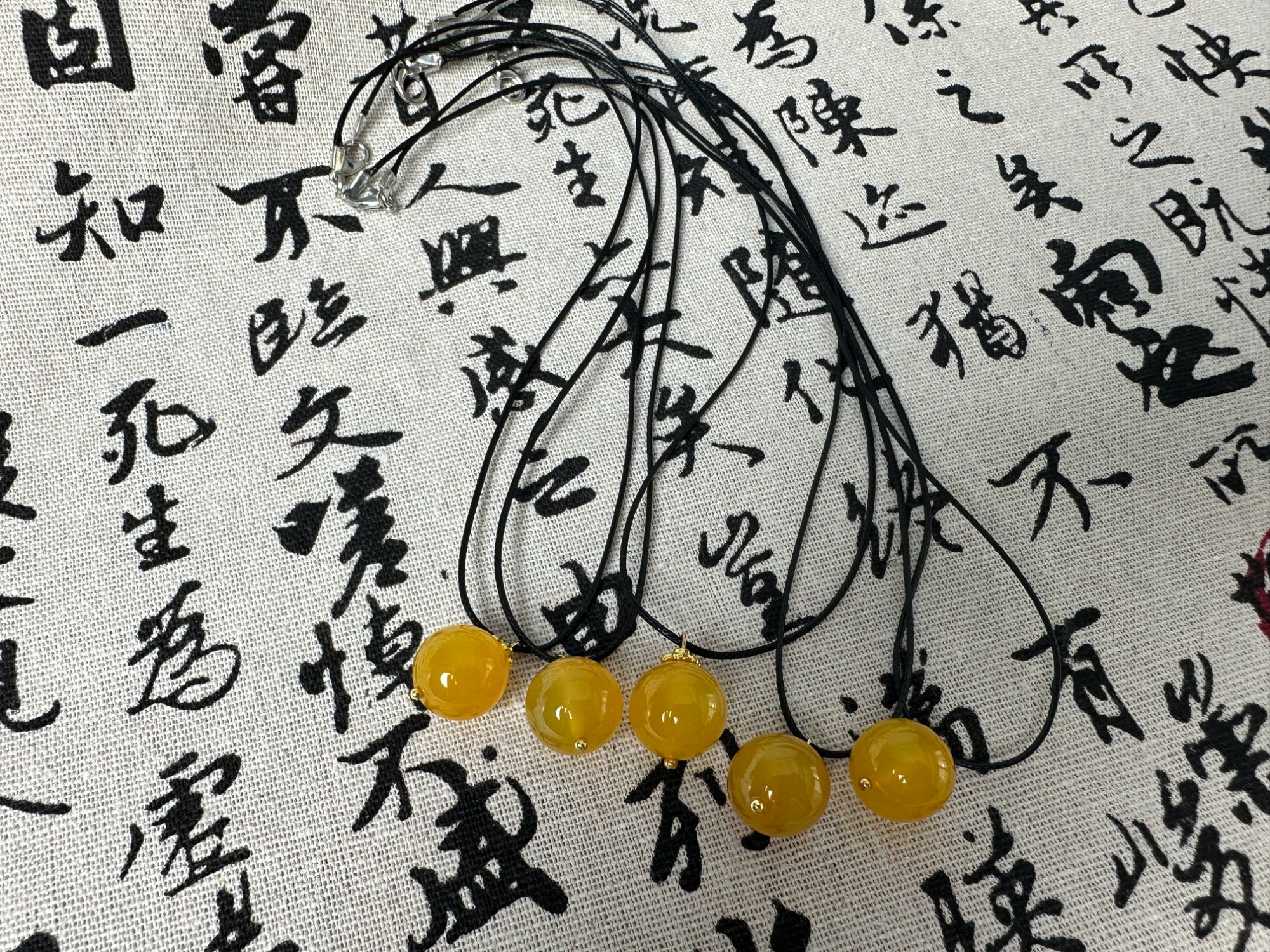 合金镶嵌黄玛瑙吊坠