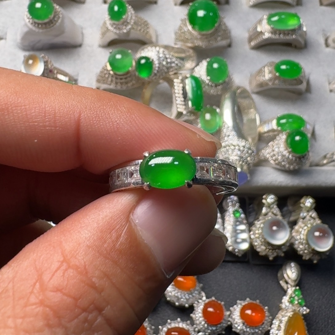 翡翠戒指未镶嵌翡翠戒指