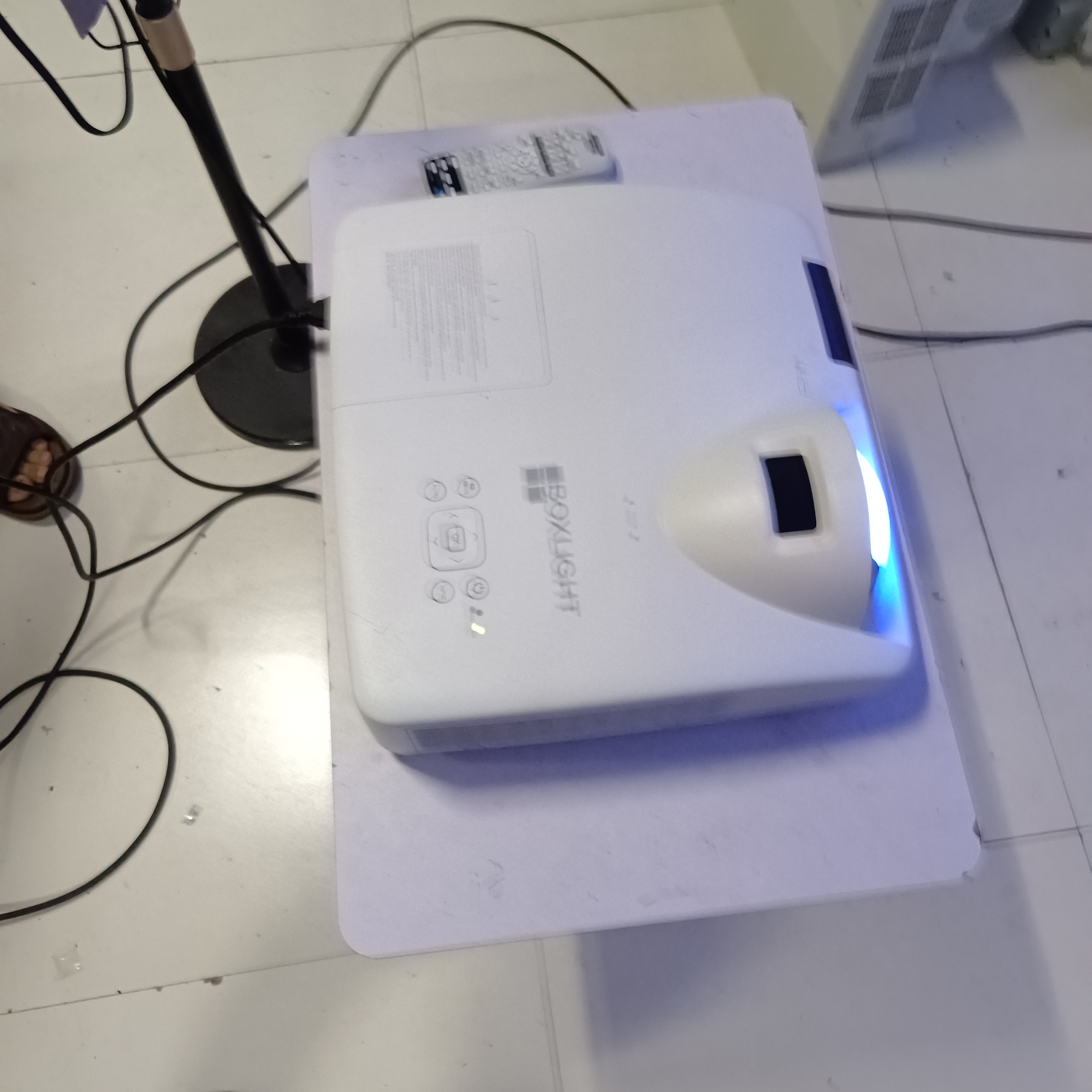 8新  二手宝视来投影仪运费自理