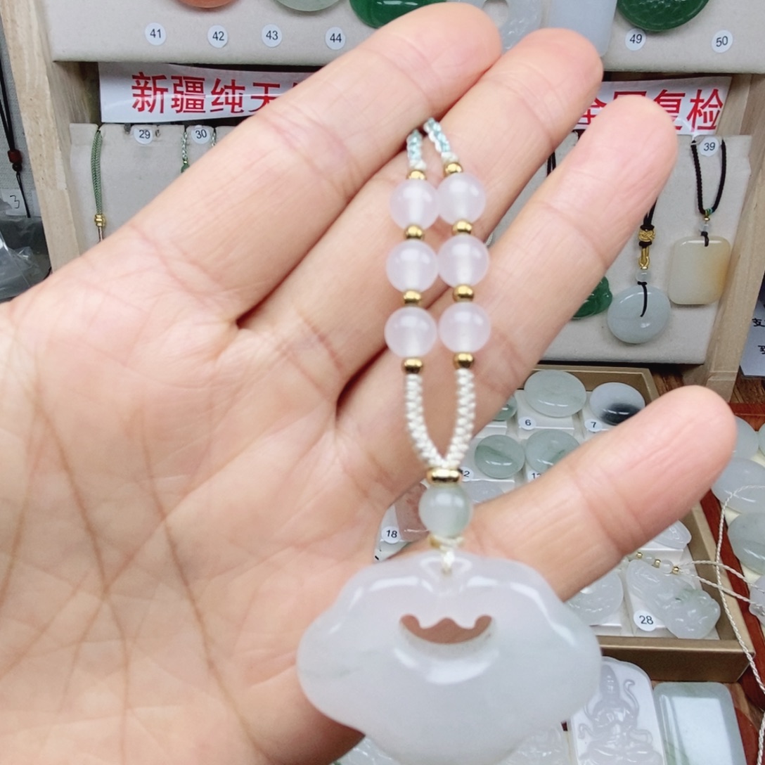 那***夜石英质玉（天山翠）合金颈饰