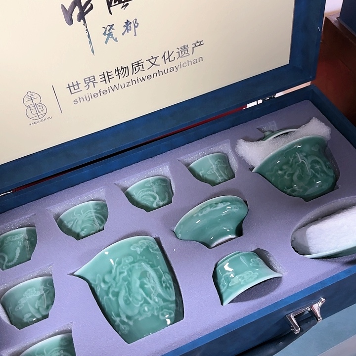 孤品茶具套装等。        