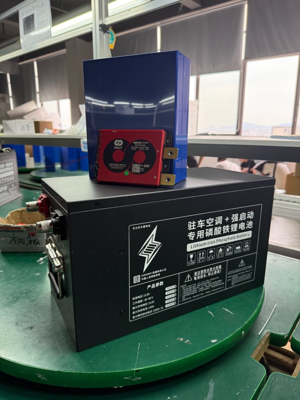 12Ｖ300安 3.8度电 轻卡 房车专用磷酸铁锂电池