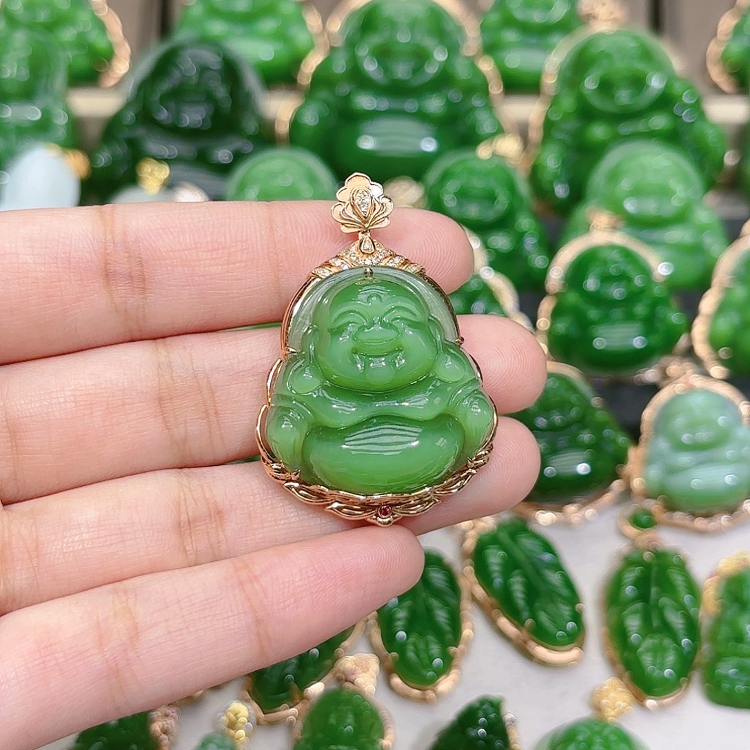 和田玉（碧玉）颈饰18K金镶嵌漫**雨