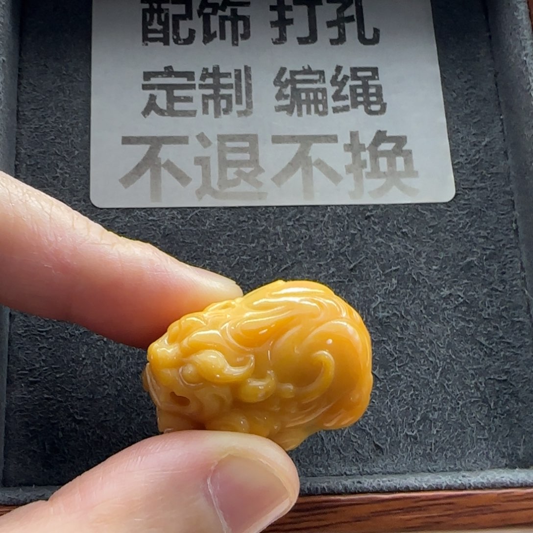 未镶嵌配饰石英质玉（缅黄）