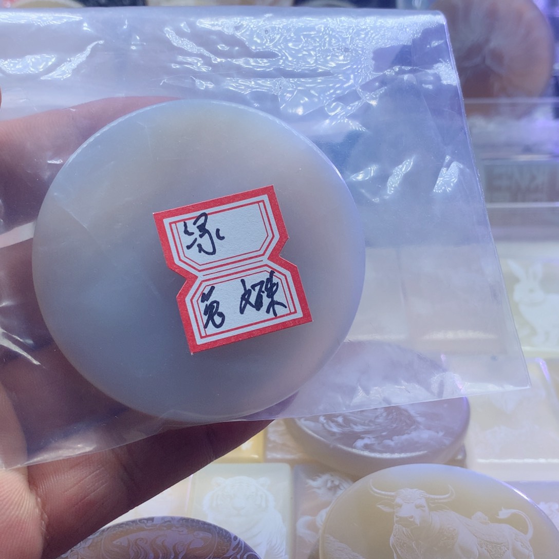 未镶嵌颈饰玛瑙/玉髓绿**园