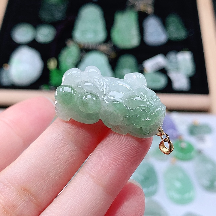 翡翠未镶嵌颈饰吊坠