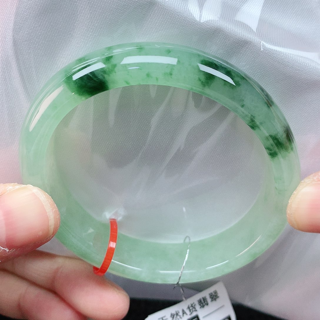 翡翠手镯未镶嵌54贵