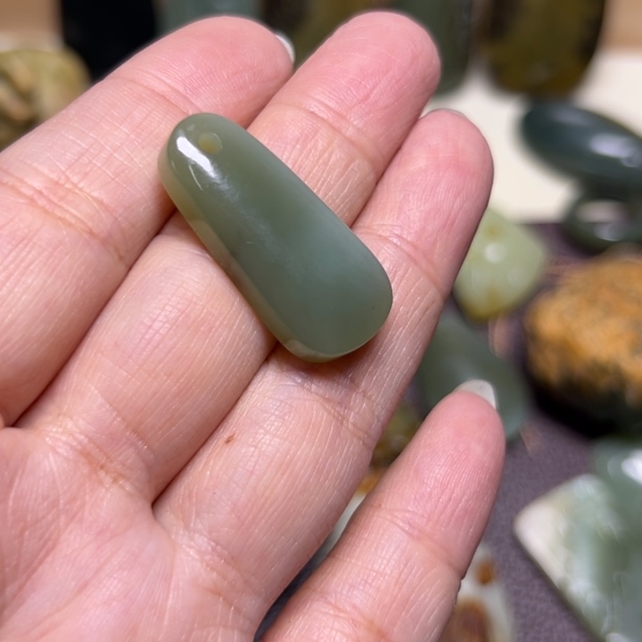 岫岩河磨玉（透闪石质玉）未镶嵌颈饰