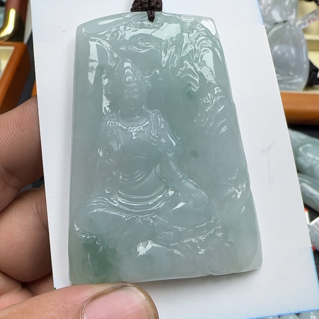 阿****翡翠未镶嵌颈饰翡翠