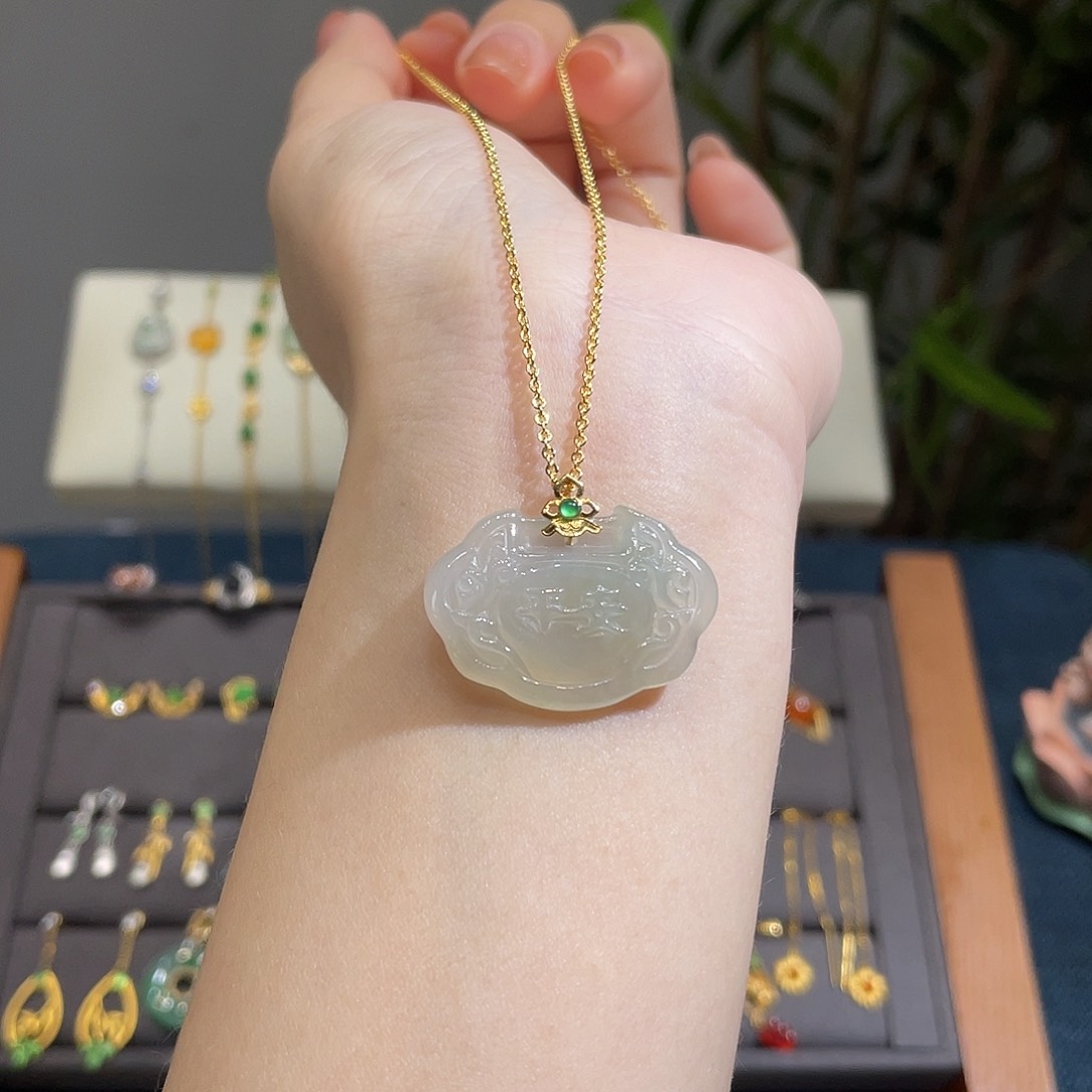 翡翠吊坠(不含链)18K金镶嵌冰黄 平安长命锁