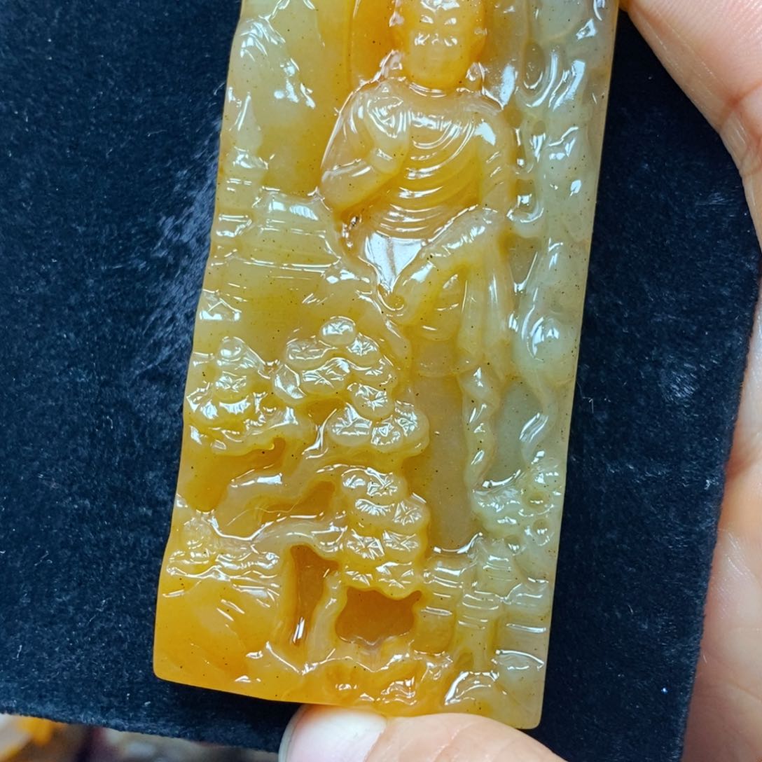 未镶嵌石英质玉（黄龙玉）颈饰
