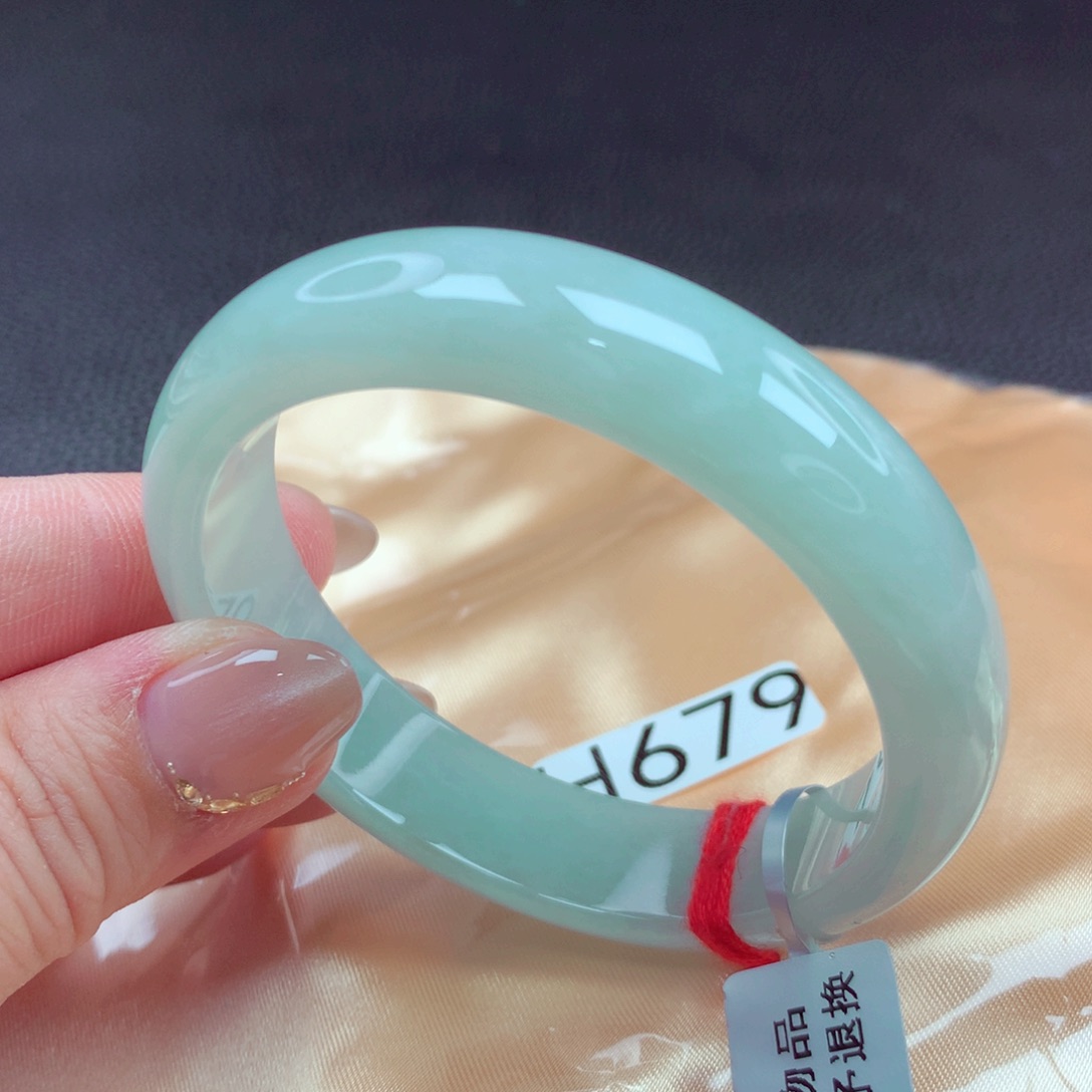 翡翠手镯未镶嵌手镯88