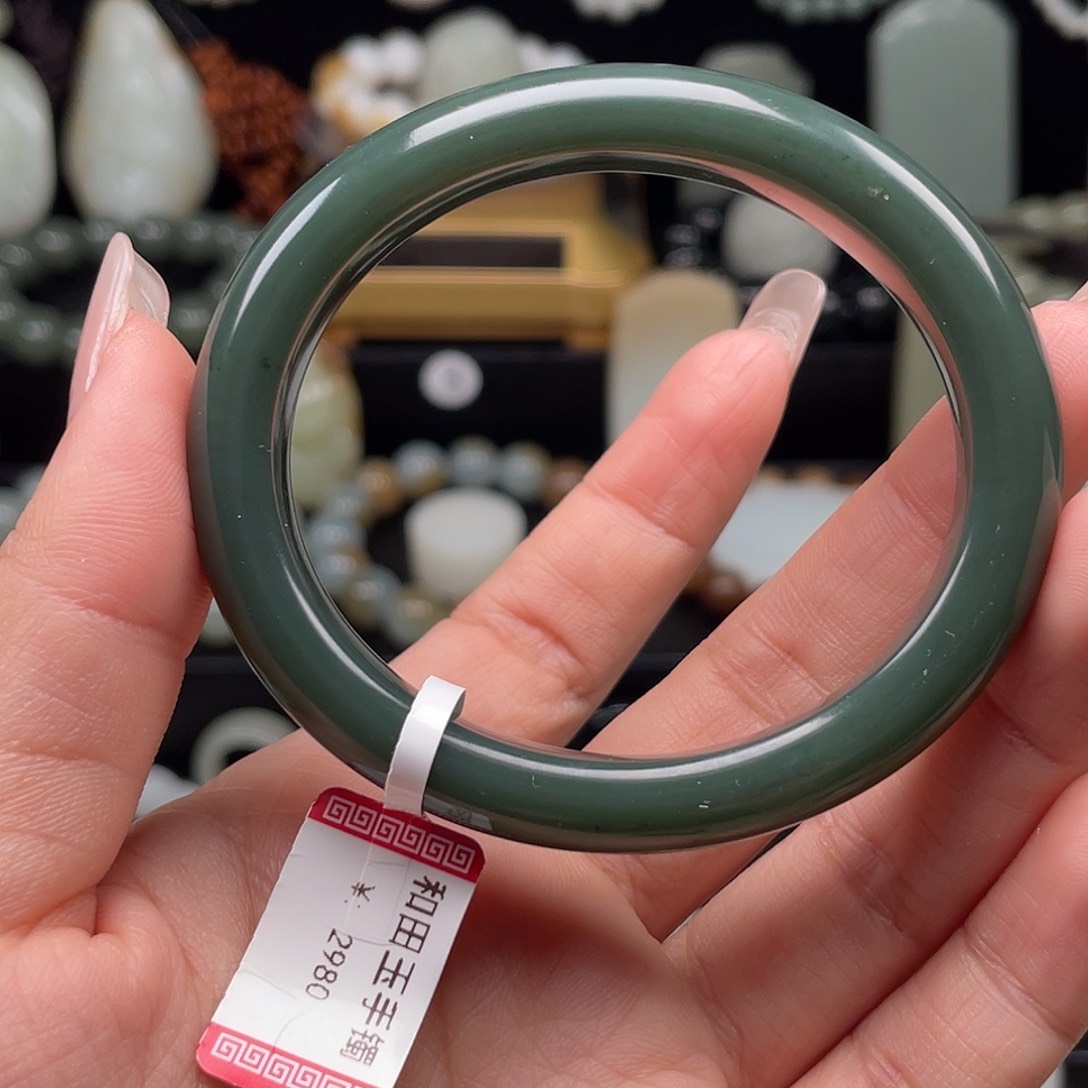 和田玉手镯未镶嵌素**锦