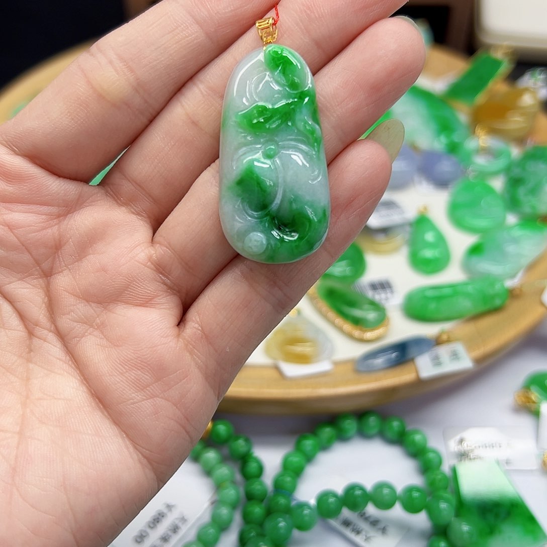 翡翠颈饰18K金镶嵌天然缅料A货一件