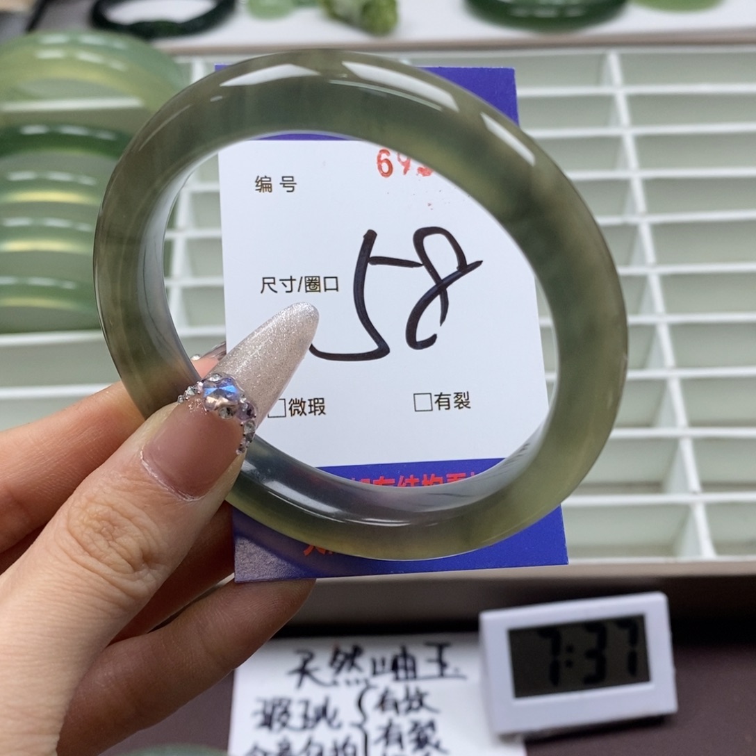 蛇纹石玉手镯未镶嵌