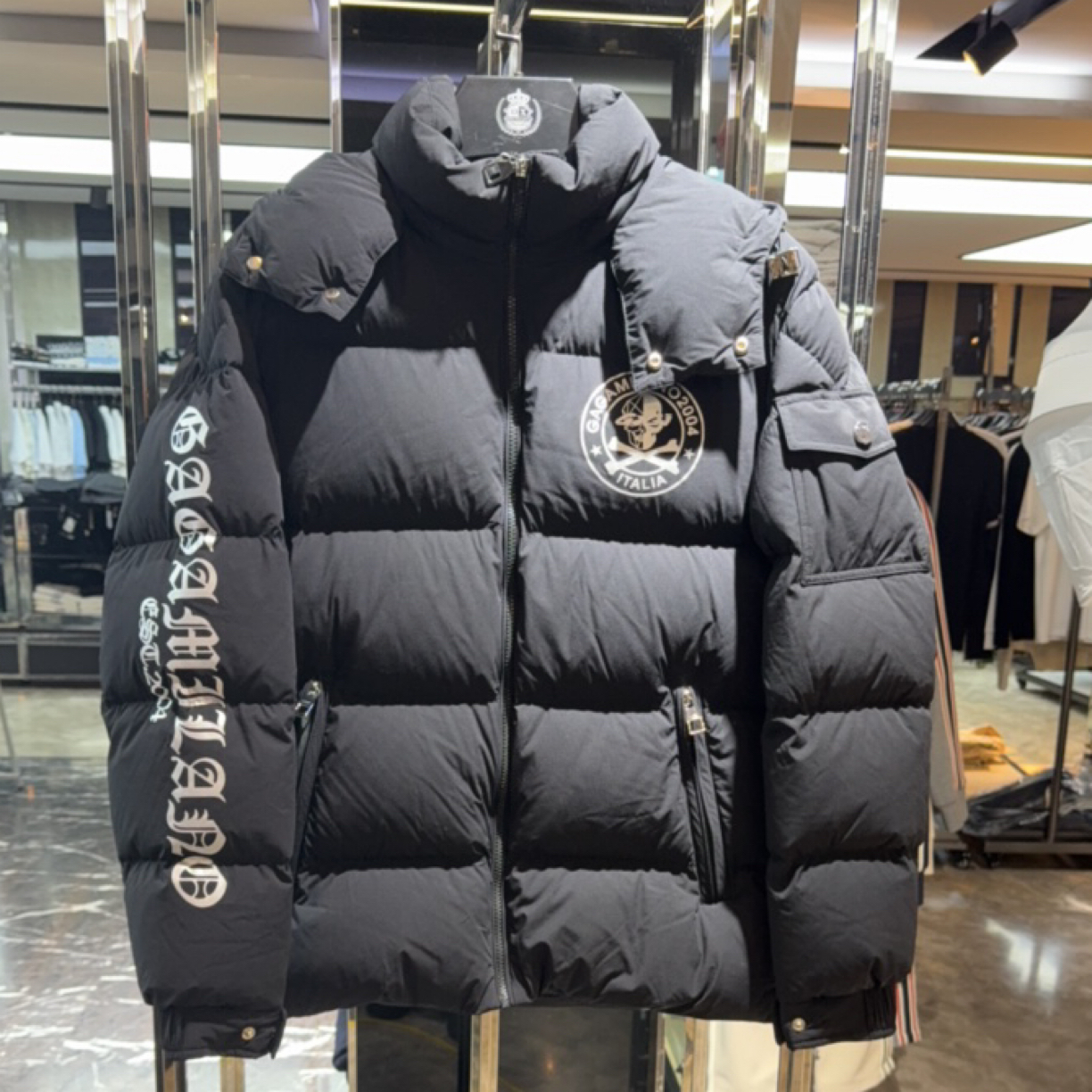 秋冬品牌厚款连帽羽绒服