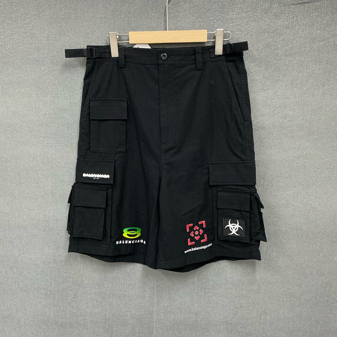 全新未使用 Balenciaga/巴黎世家 徽章刺绣生化工装短裤46码