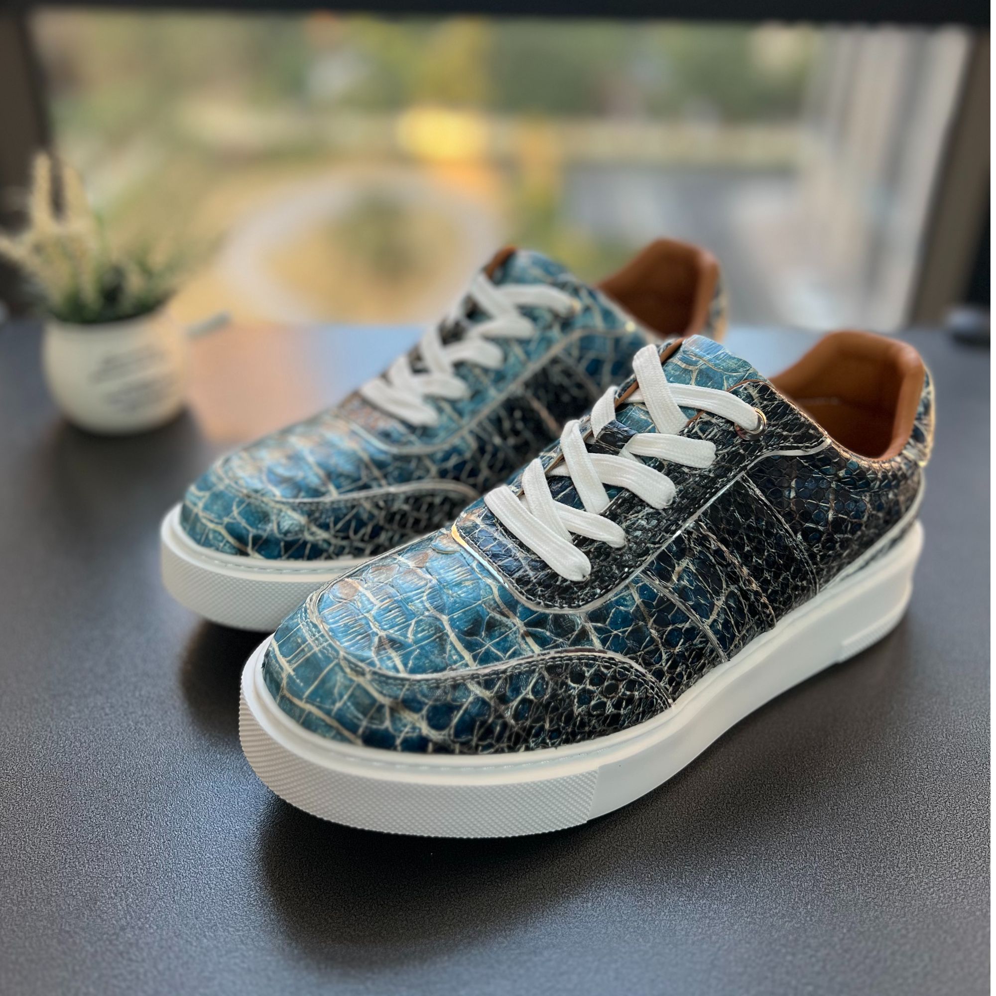 新款真蟒蛇皮男鞋休闲鞋手工擦色板鞋新款XL鞋底手工时尚男皮鞋潮