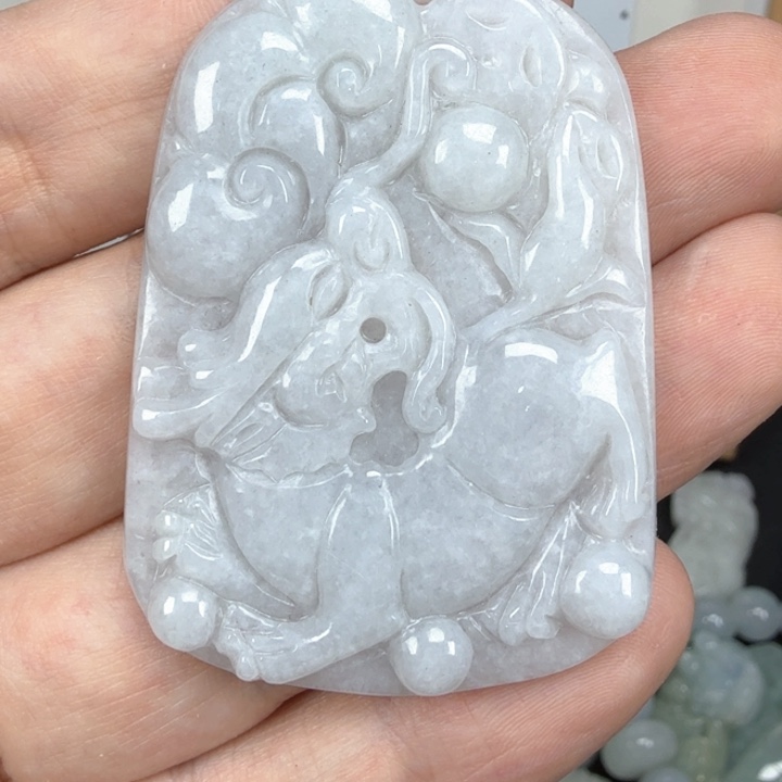 翡翠挂件未镶嵌翡翠