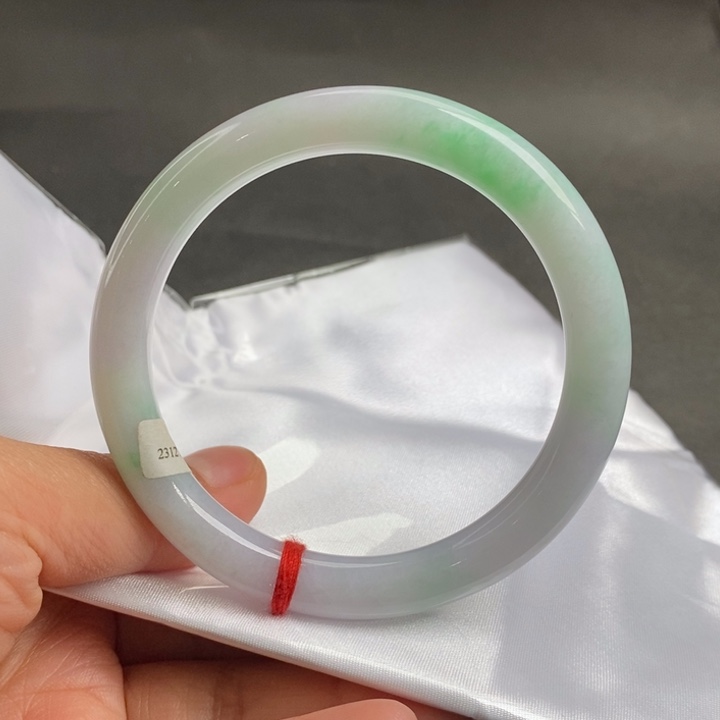 翡翠手镯未镶嵌61圈