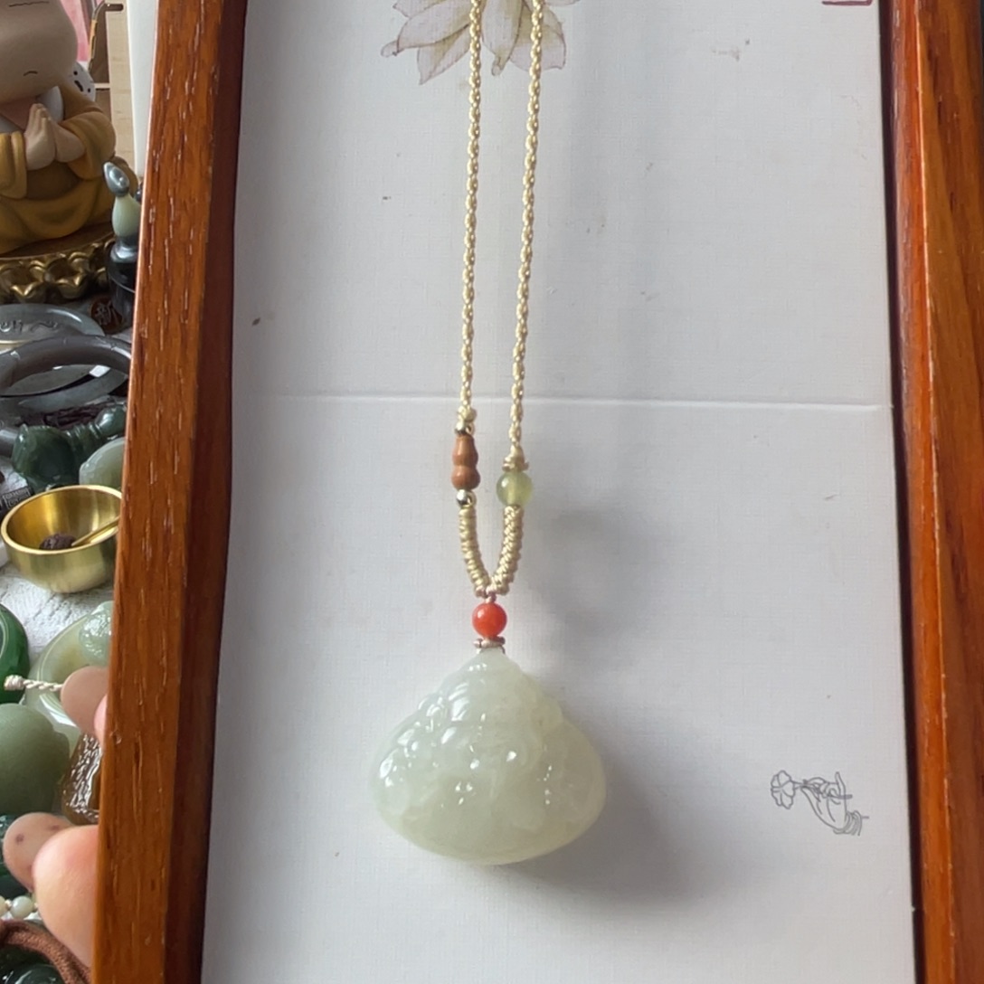 和田玉未镶嵌颈饰财神