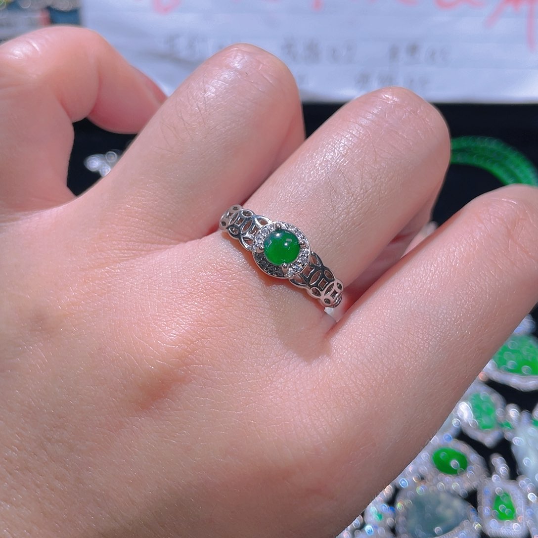 未镶嵌戒指翡翠戒指