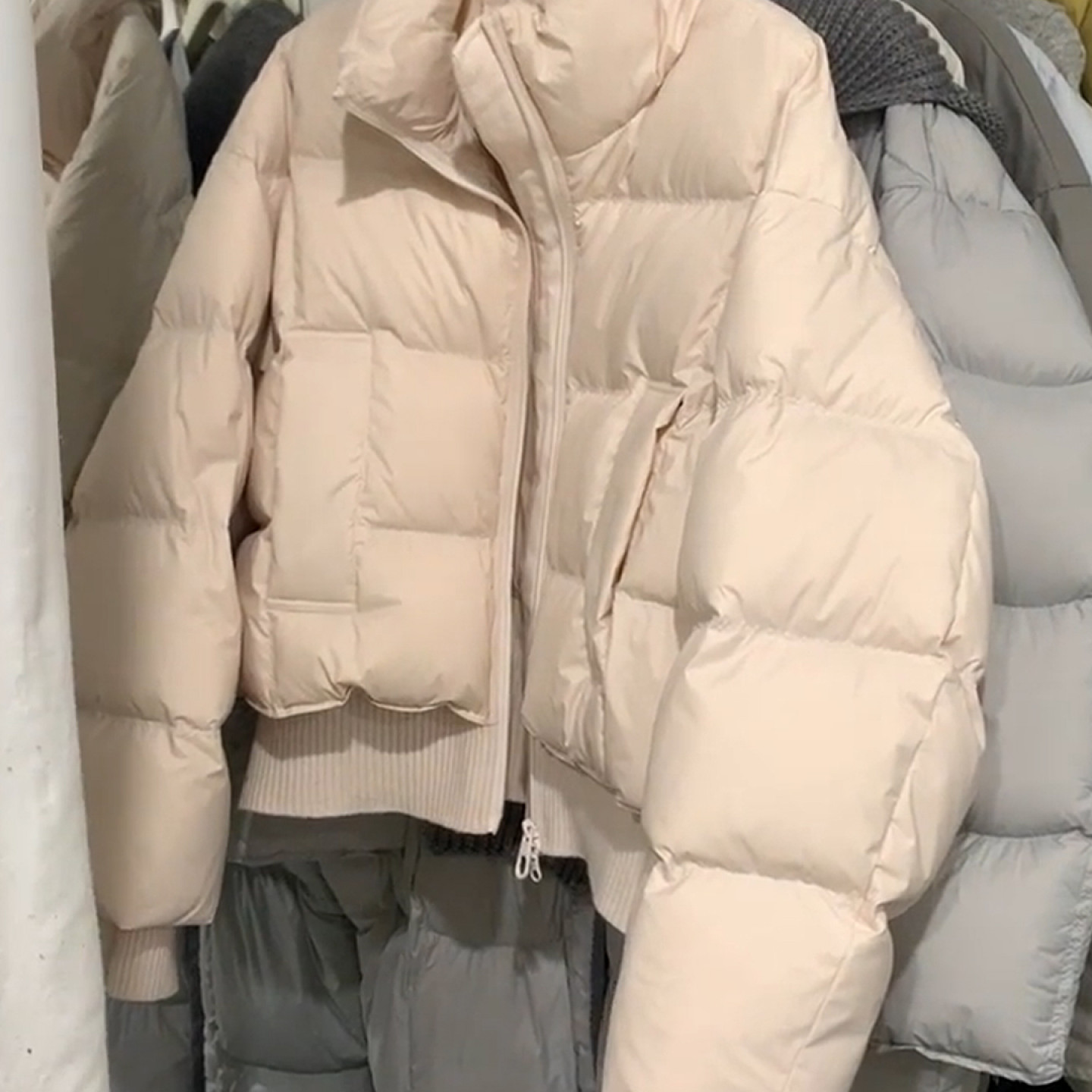 粉色立领短款羽绒服女2025新款冬季独特超好看流行小个子加厚外套