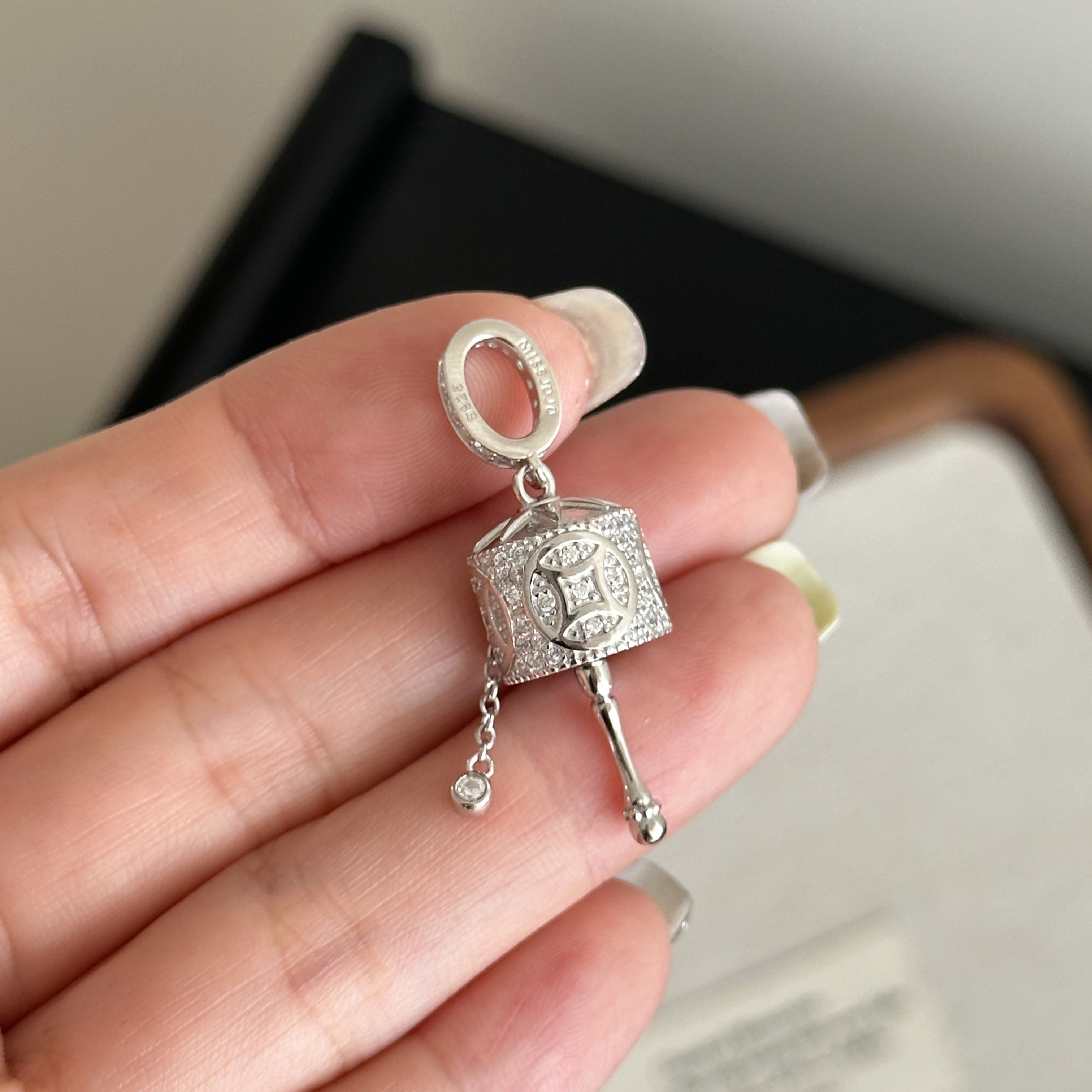 吊坠925银合成锆石 原创设计简约百搭女电镀白金转经筒吊坠 3868